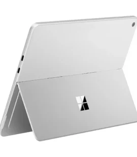 icrosoft Surface Pro Copilot+ vista trasera en aluminio anodizado con soporte integrado